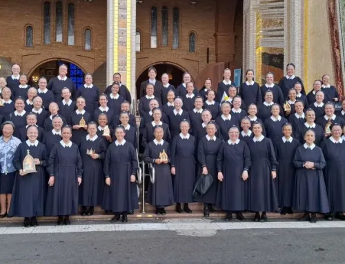 Irmãs de Maria peregrinam ao Santuário de Aparecida